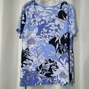 Women's XL Floral Blue and White Textured Top Croft & Barrow